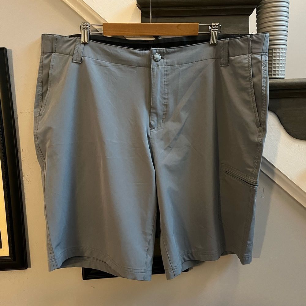 ZeroXPosur Light Gray Travel Series Athletic Shorts sz 42